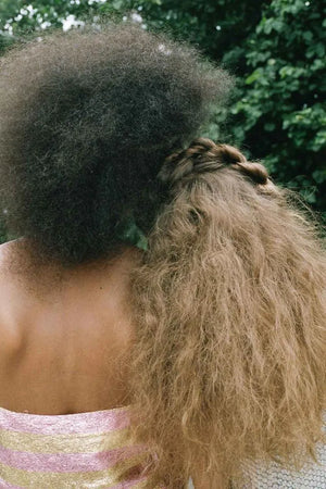 Pro Tips to Tame Frizz and Keep Curls Stunning All Summer